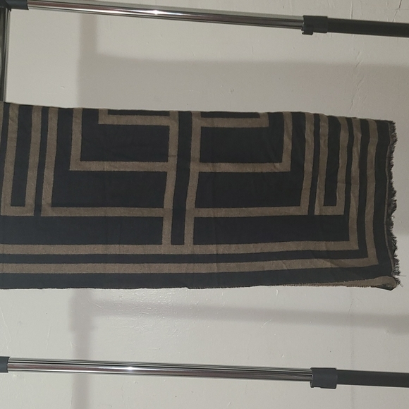 Scarfs - Picture 8 of 8